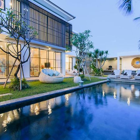 Villa Como Close To Finns Beach Club Кута Экстерьер фото